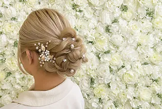 パールとゴールドがきらめく、特別な日の上品まとめ髪｜BELLE GROW 原宿