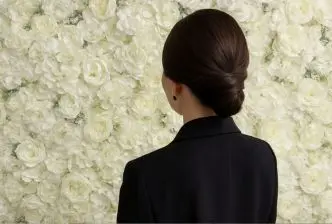 参列ヘアにおすすめ！上品シニオンで大人垢抜けスタイル♡